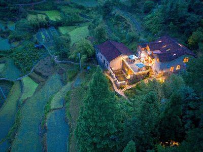 中国恒泰集团盘中异动 早盘股价大涨5.26%