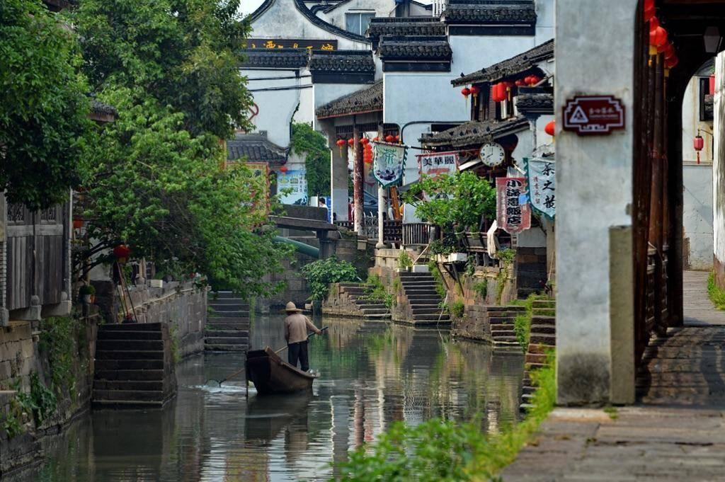 中国恒泰集团盘中异动 早盘股价大涨5.26%